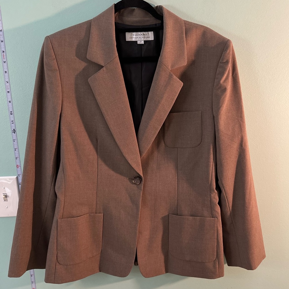 ☀️Tahari Women’s Blazer☀️